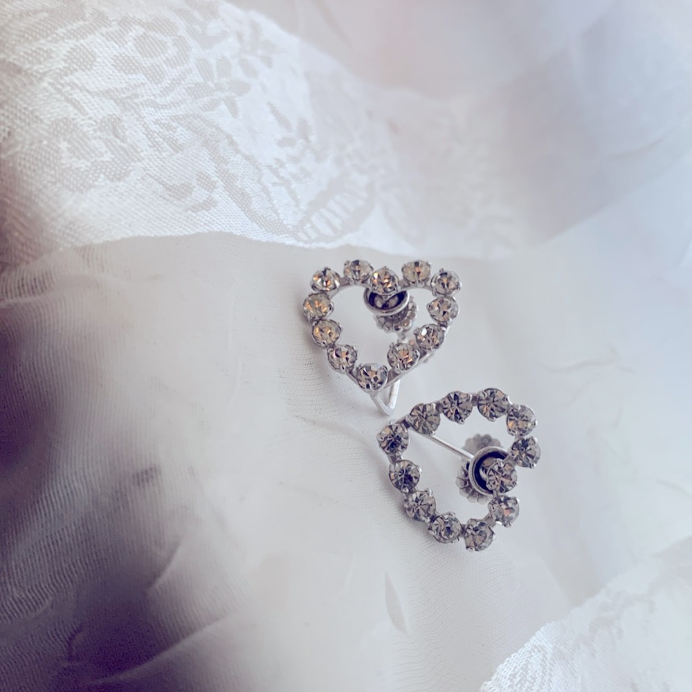 Krementz vintage Heart-Shaped Silver Crystal Screwback vintage earrings - Picture 4 of 5
